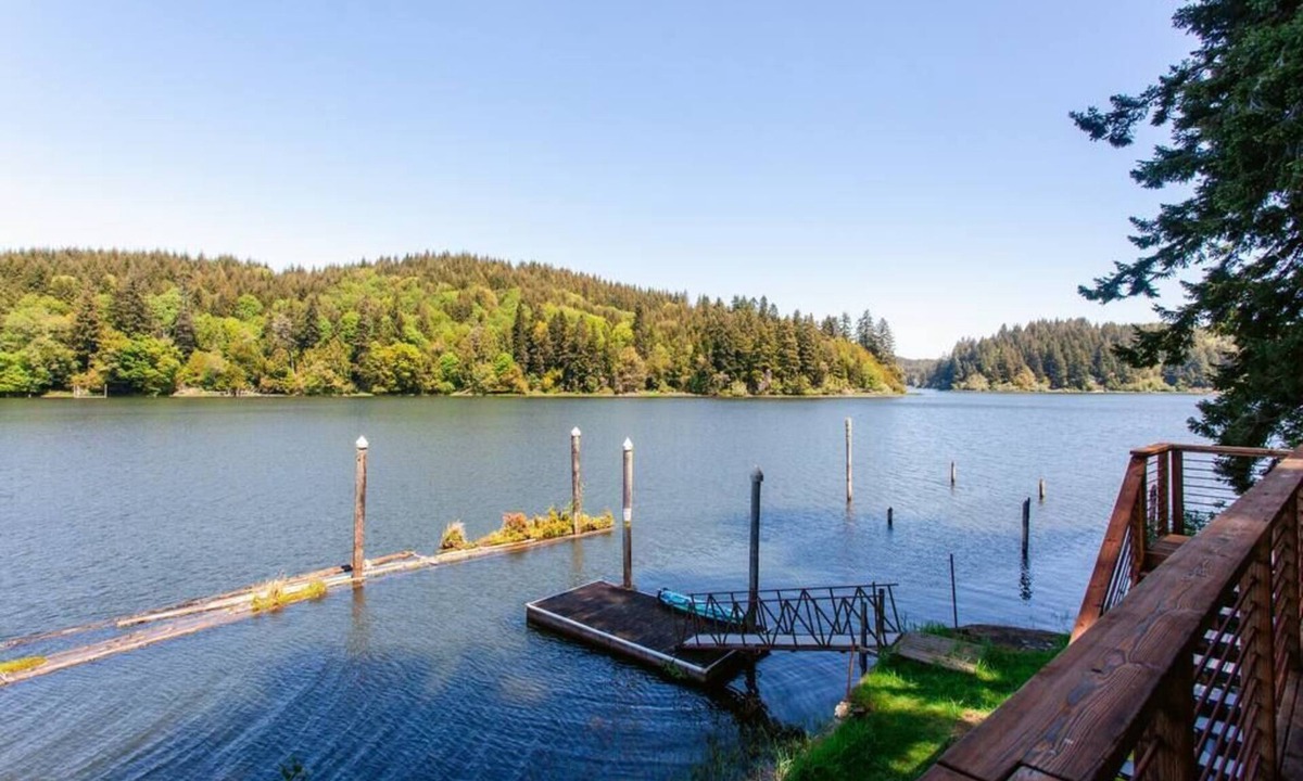 Lakeside Cabin | Remote 1 BR Lakefront Cabin. Features a King loft bed with lake views, private dock, and provided paddleboards/kayaks. Perfect for fishing, stargazing, and quiet nature escapes.