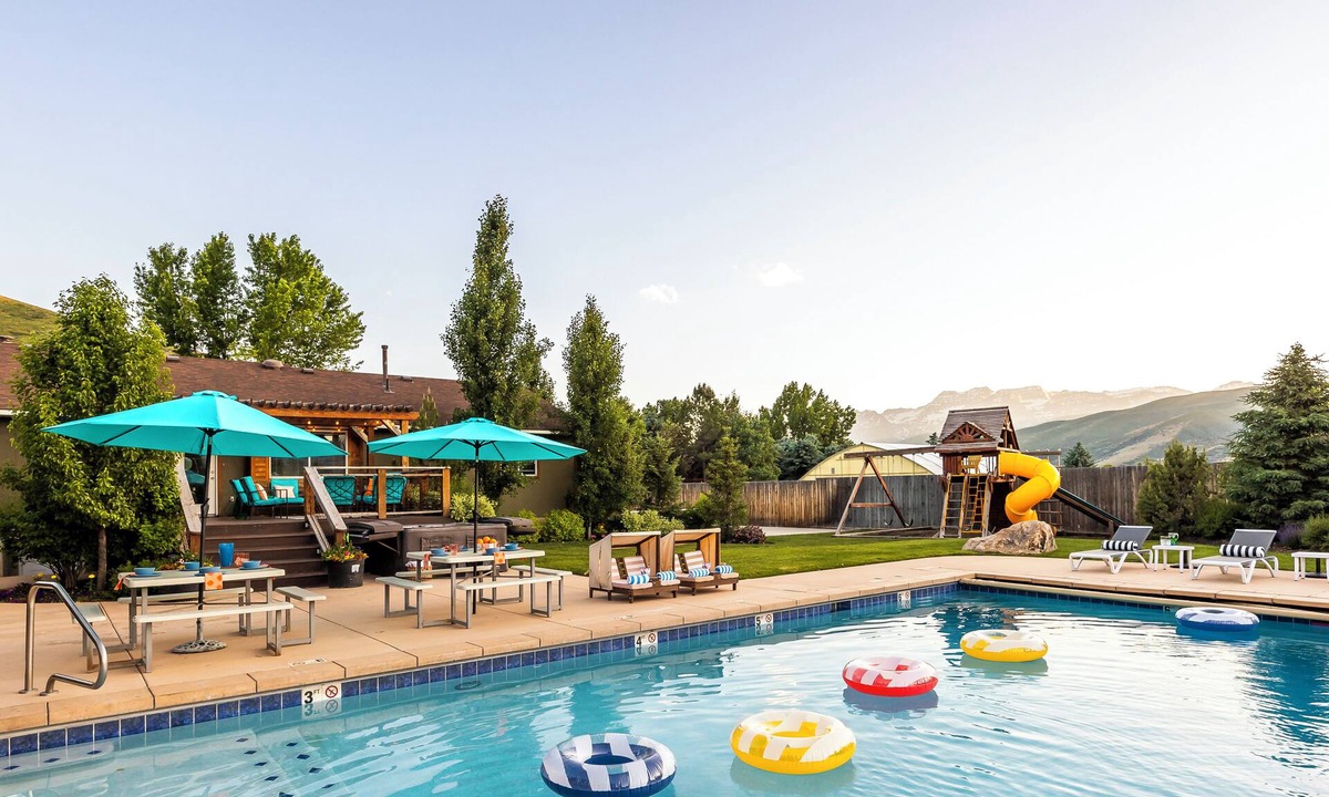 Charleston House | Resort Home, Sleeps up to 20, Pickleball Court, Hot Tub, Pool, Summer Oasis