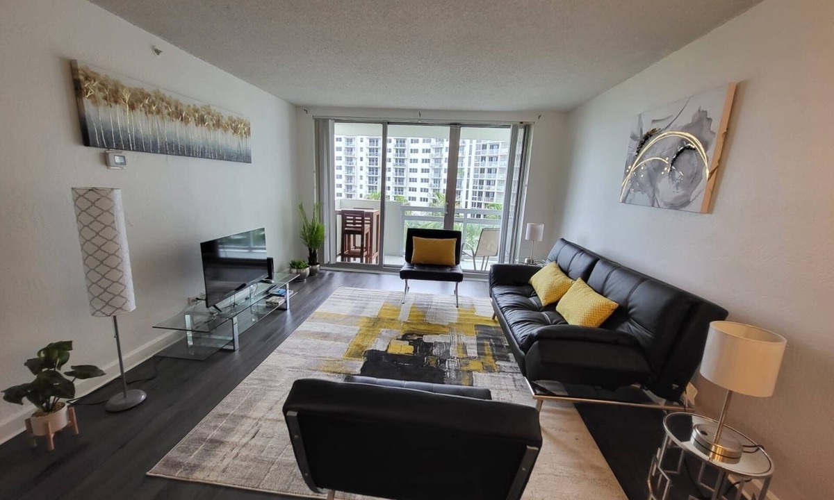 West Avenue Condo | Resort-Style Living in the Heart of South Beach