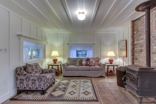 McKenzie Bridge House | Restored log cabin with classic porch - near river trails hot springs & more