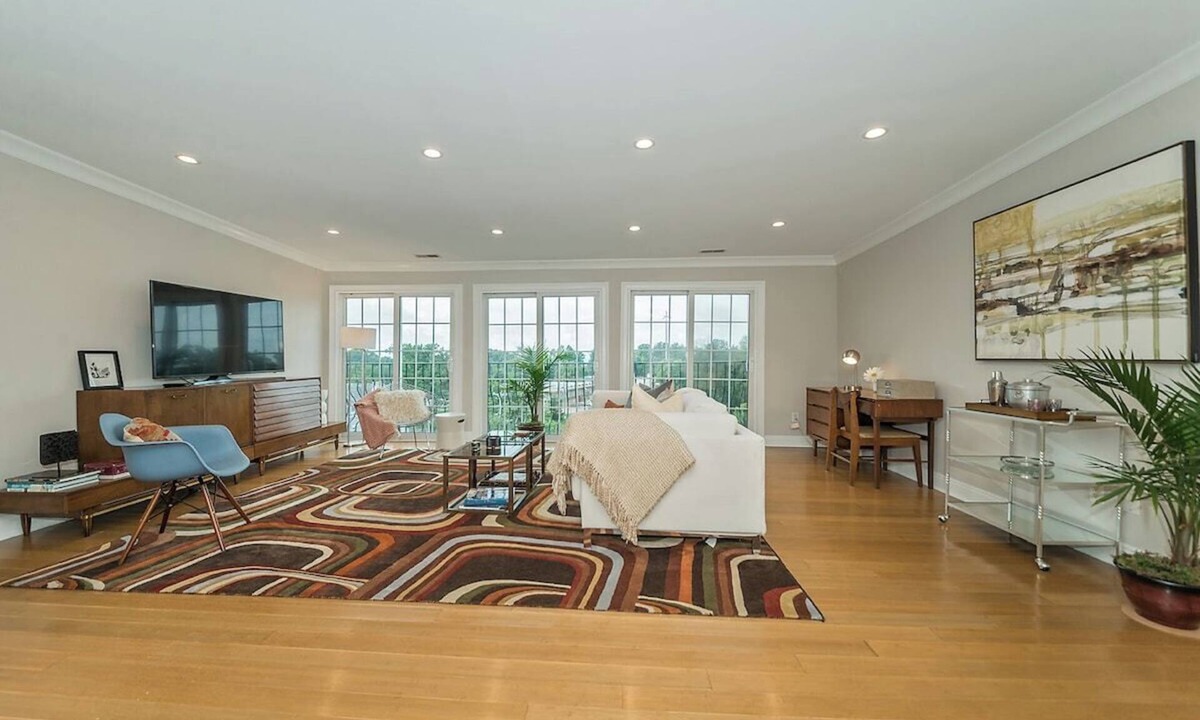 Mount Adams Condo | Retro Modern 2 Bdrm 2 Bath Condo