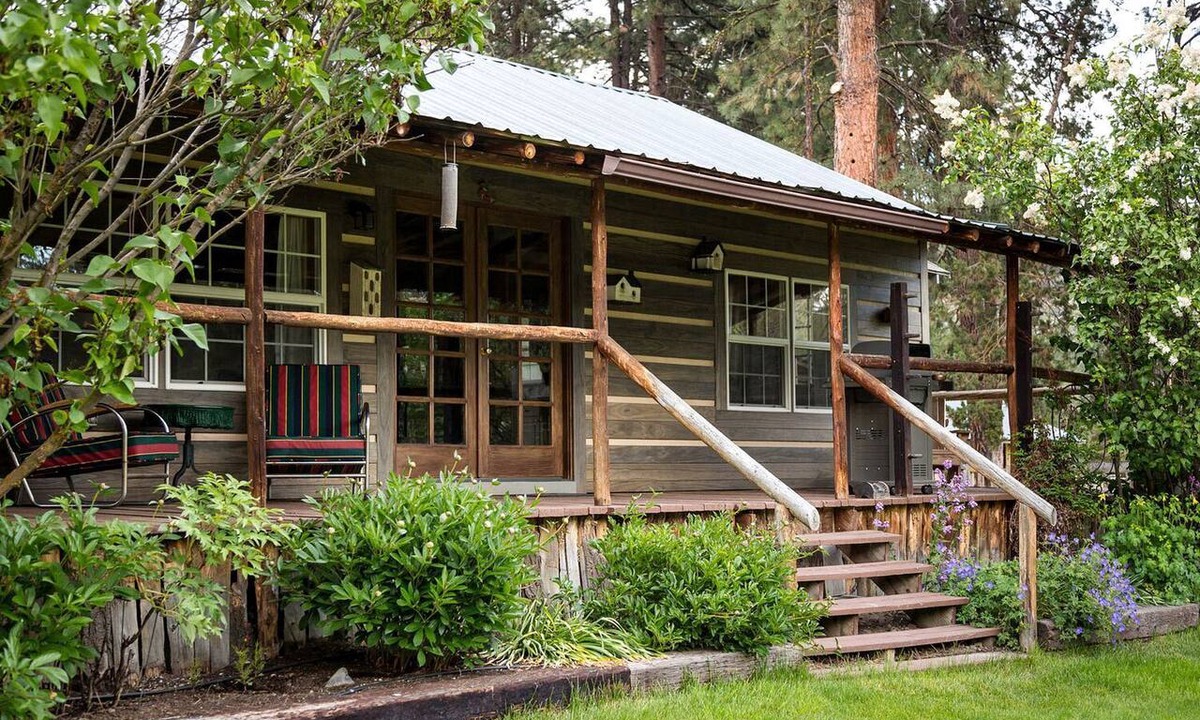 Chiloquin Cabin | Riverfront Cabin Rental for Four near Crater Lake National Forest, Oregon