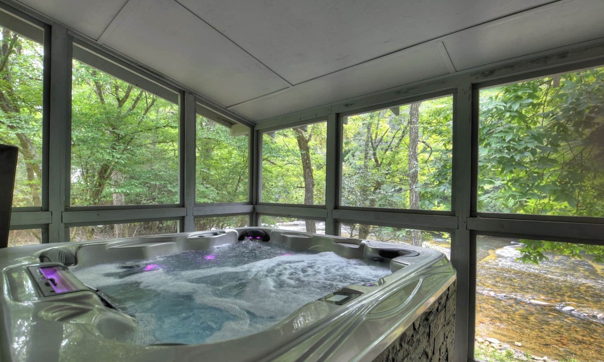 Dial Cabin | Riverside relaxation and all the comforts of home! - Aska River House