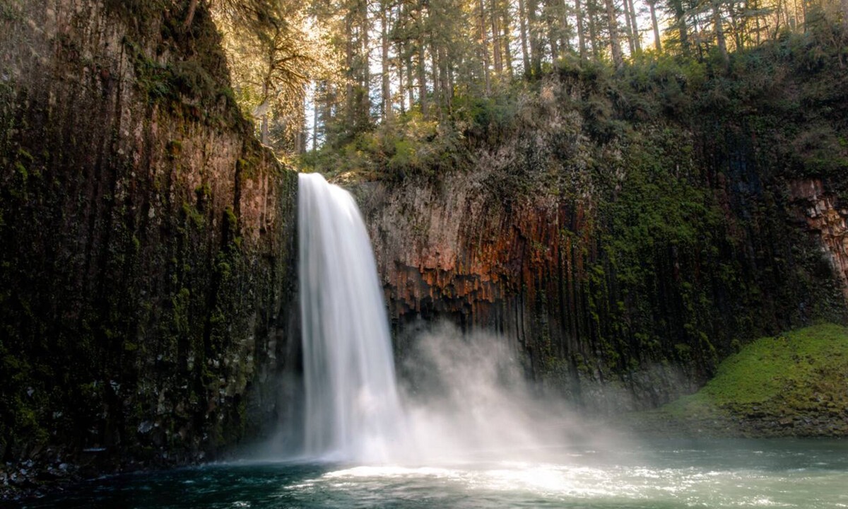 Molalla Cabin | Romantic Glamping escape with wood fired hot tub/hiking, near hidden waterfalls.