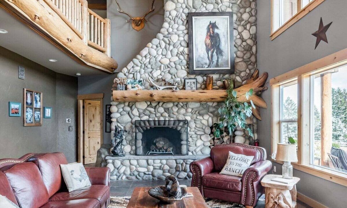 Newberg Cabin | Roosters Coop - Wine Country at a Rustic, Lodge Style Retreat with Hot Tub & Pool