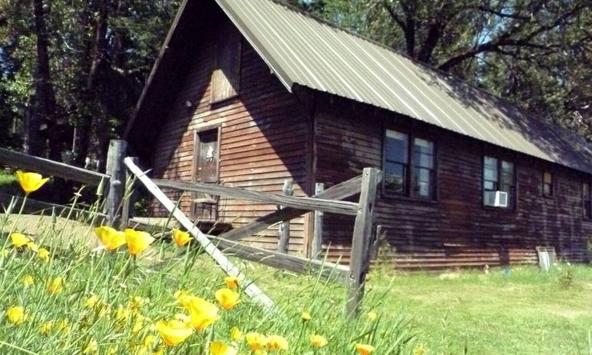 Prospect Cabin | Rustic Cabin Rental in a Wild Meadow near Crater Lake National Park, Oregon