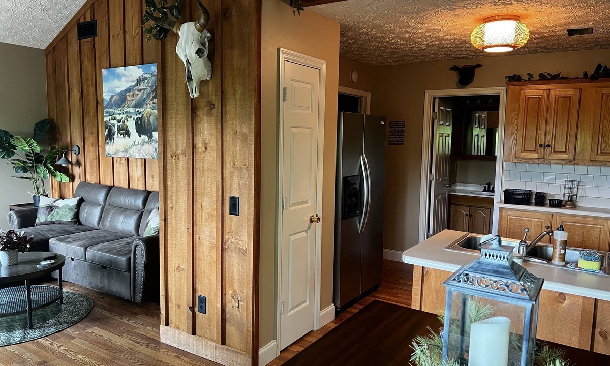 Dawsonville Apartment | Rustic Getaway - Peaceful North GA Mountains - King Sized Bed