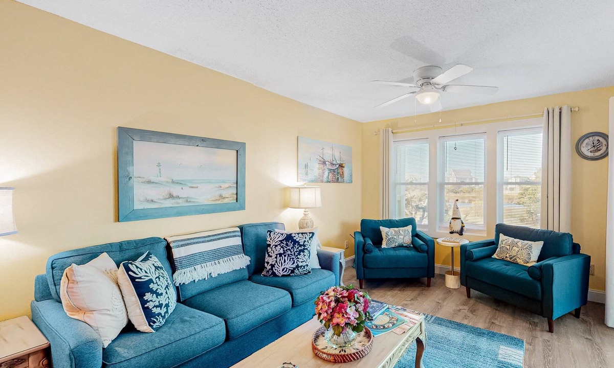 Avon Condo | Scenic Waterfront Condo – Dock + Pet Friendly