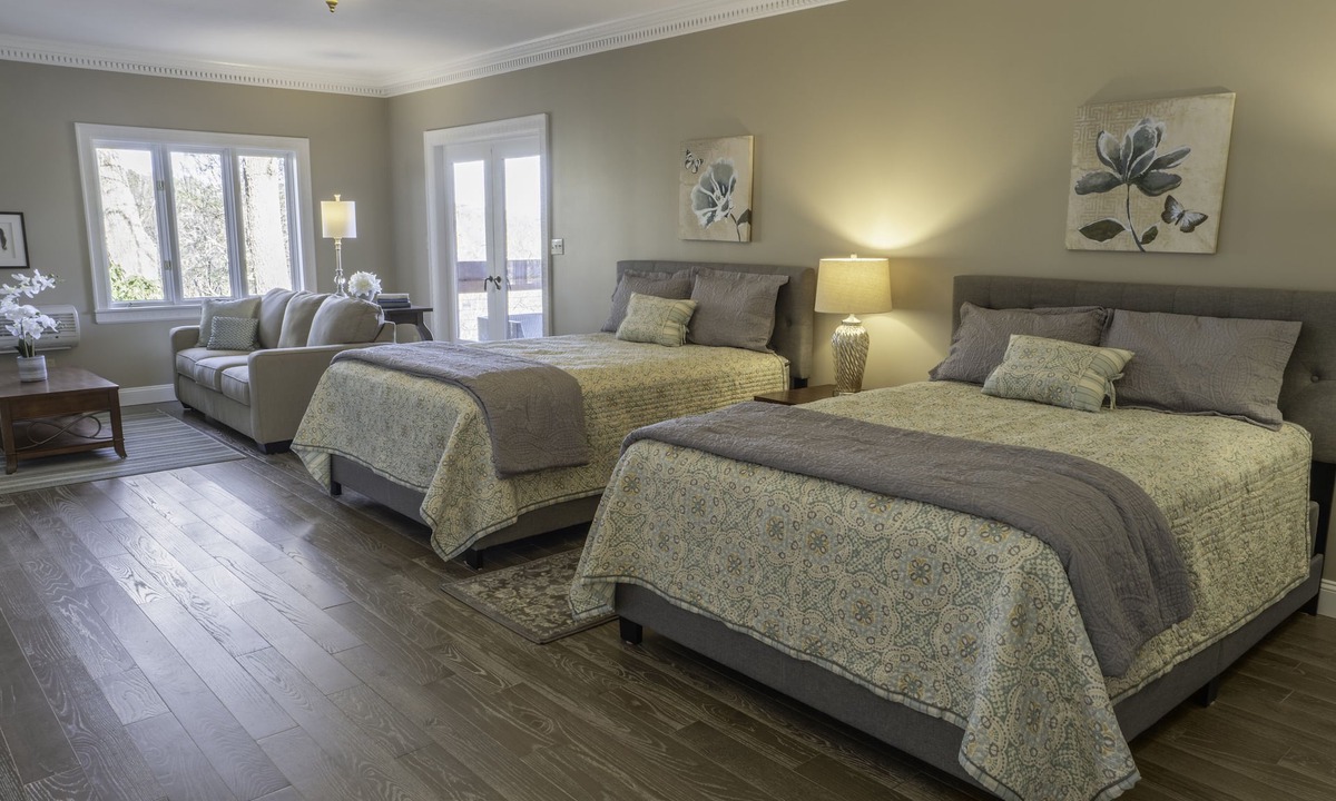 Summerlee House | Secluded, spacious 7 bedroom luxury home w/hot tub & 50 mile views into the NRG