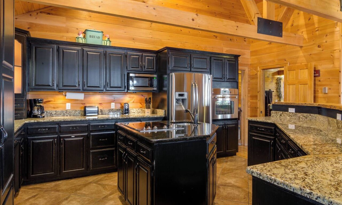 Hemp Cabin | SECLUDED-SPACIOUS-STUNNING MTN VIEWS-MASTER ON MAIN-POOL TABLE-ARCADE-FIRE PIT