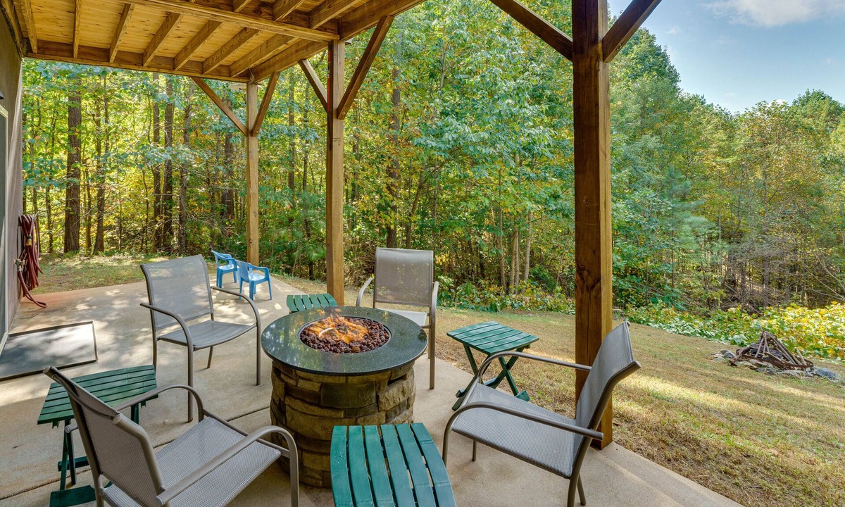 Bostic Cabin | Serene Cabin w/Deck & Fire Pit in Blue Ridge Mtns