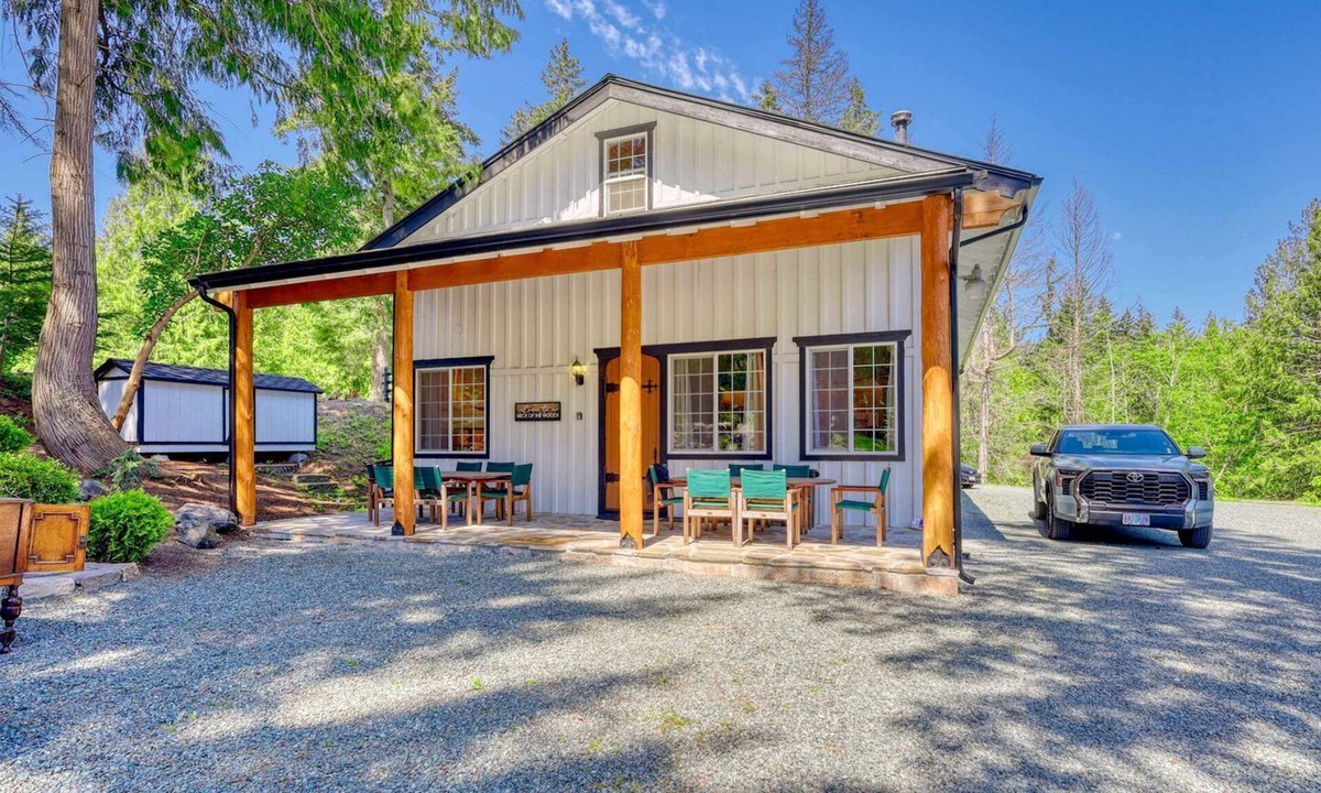 Anacortes Cabin | Serenely Rustic Cabin Haven near Whistle Lake in Washington