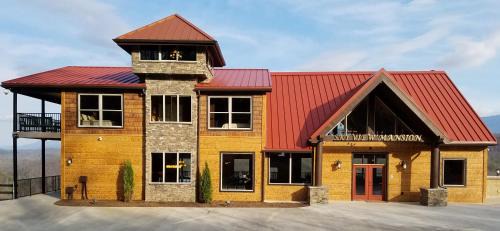 Pigeon Forge Villa | SkyView Mansion:13bdrm, 17bath, Sleeps 70, Indoor Pool, Amazing Views