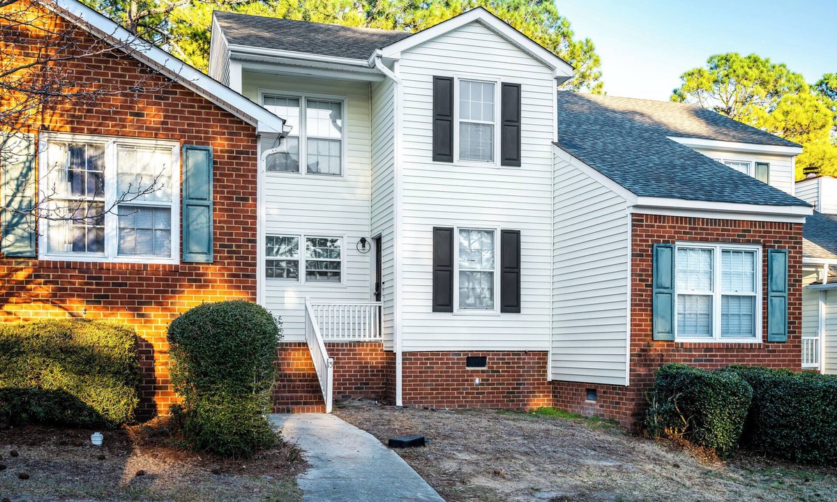 Huntcliff Condo | Spacious 2 BR Condo/Pool Access