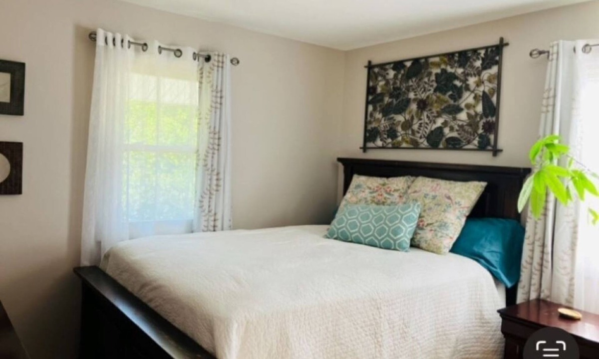 Geyser Crest House | Spacious 3-bedroom apartment in Saratoga Springs Off Street Parking & Central AC