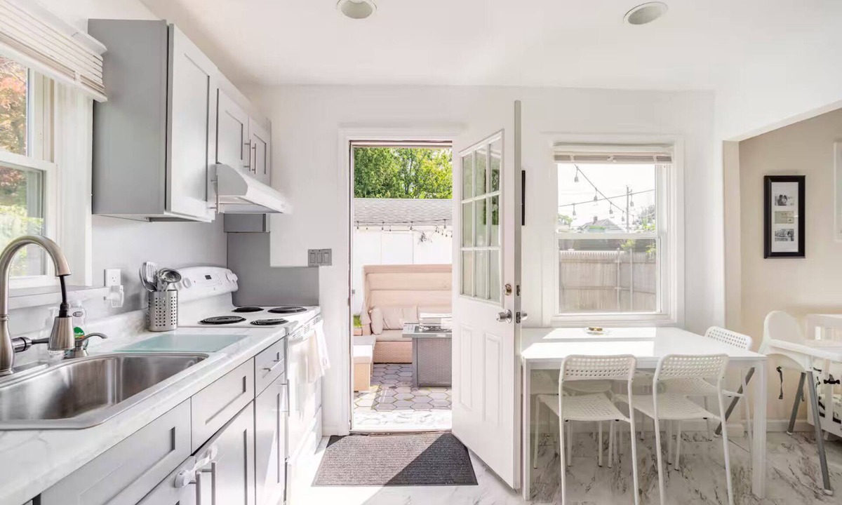 Garden City Park House | Spacious 3BR Home w/Parking, Backyard, Fire Pit & BBQ