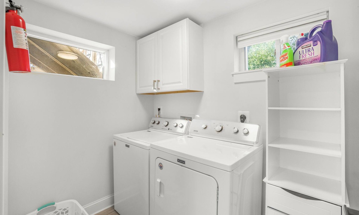 Virginia Square House | Spacious 5-bedroom house in lovely Arlington with AC, WiFi