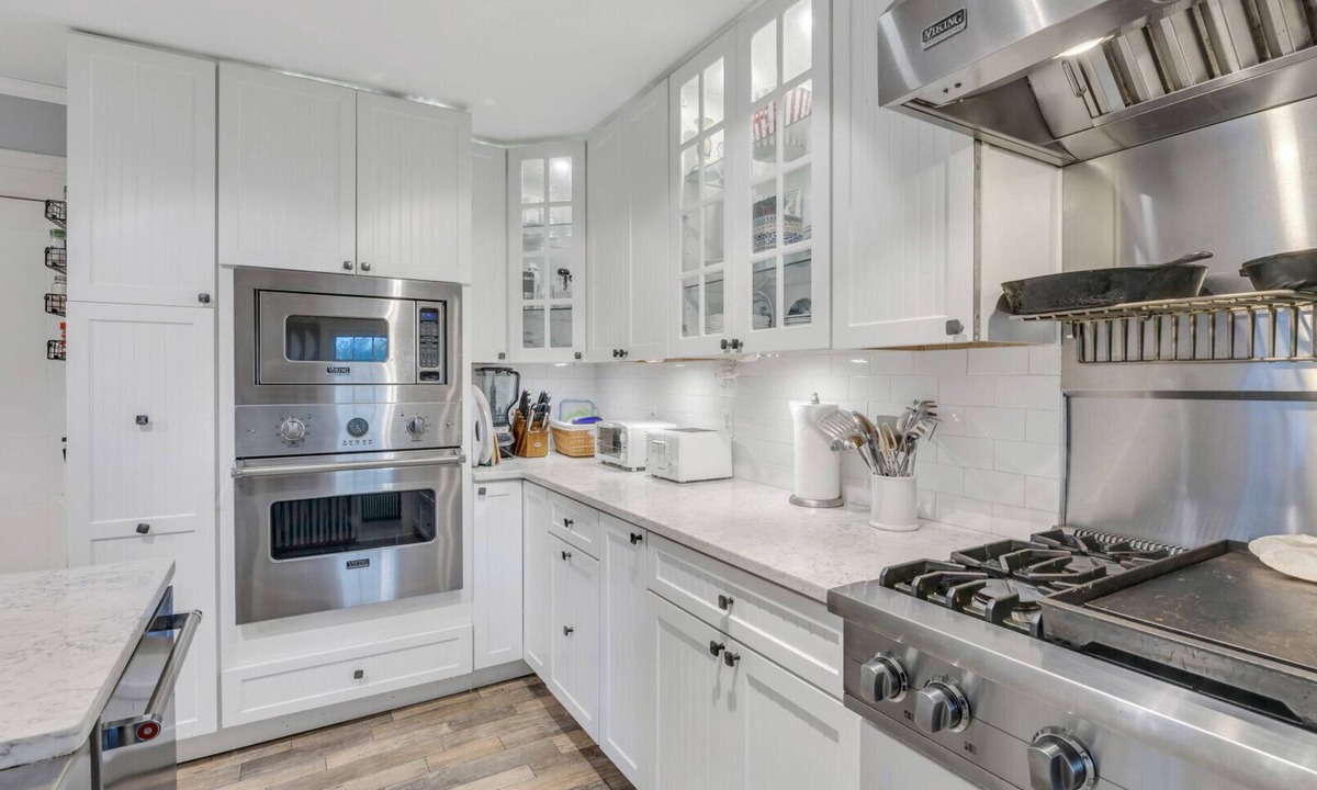 Bridgehampton House | Spacious Greek Revival House, Amazing and Expansive Outdoor Amenities,.