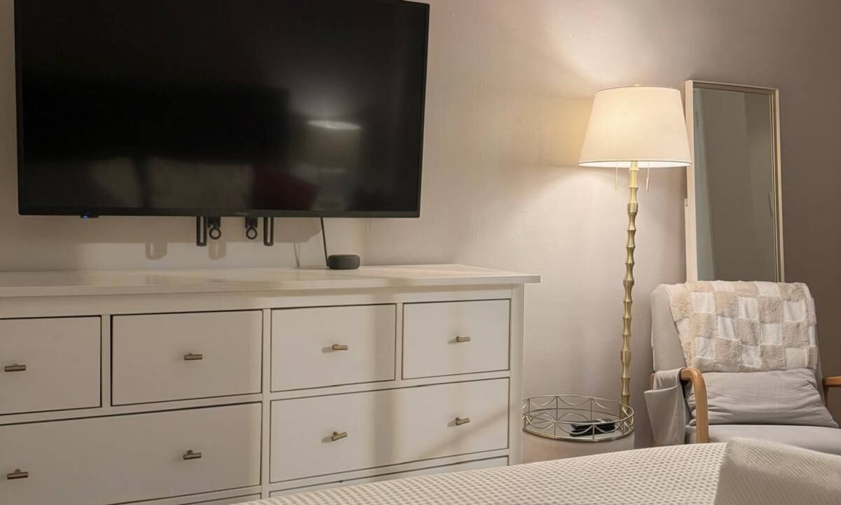 East Bronx Apartment | Spacious King Size Room