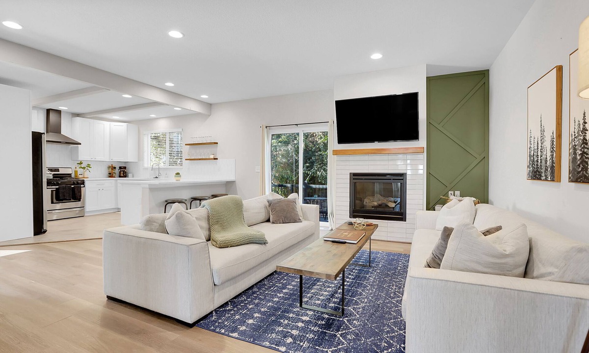 Arvada House | Spacious Modern Townhouse w/Private Rooftop Deck