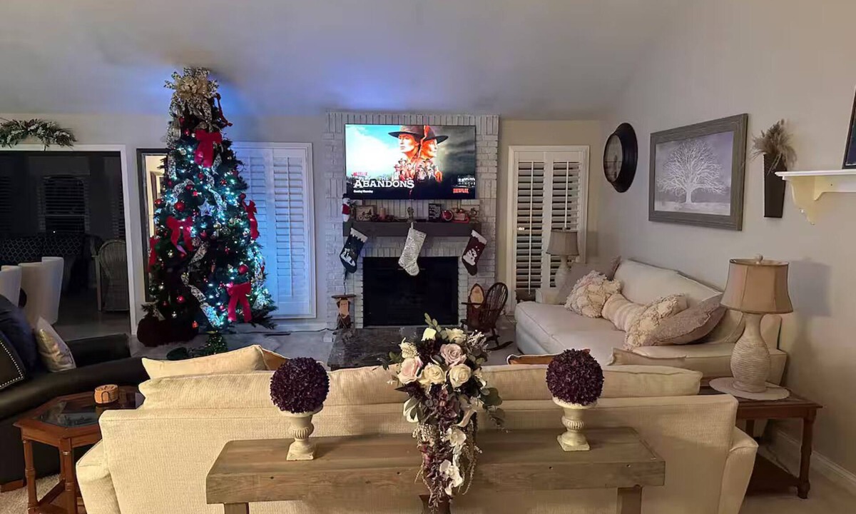 St. Charles House | Spacious Oasis near St. Charles Convention Center and water park