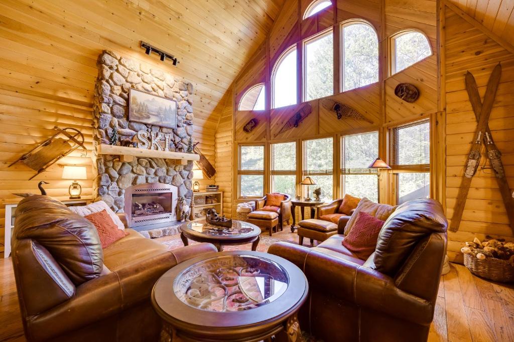Packwood House | Spacious Packwood Cabin w/Hot Tub - Near River