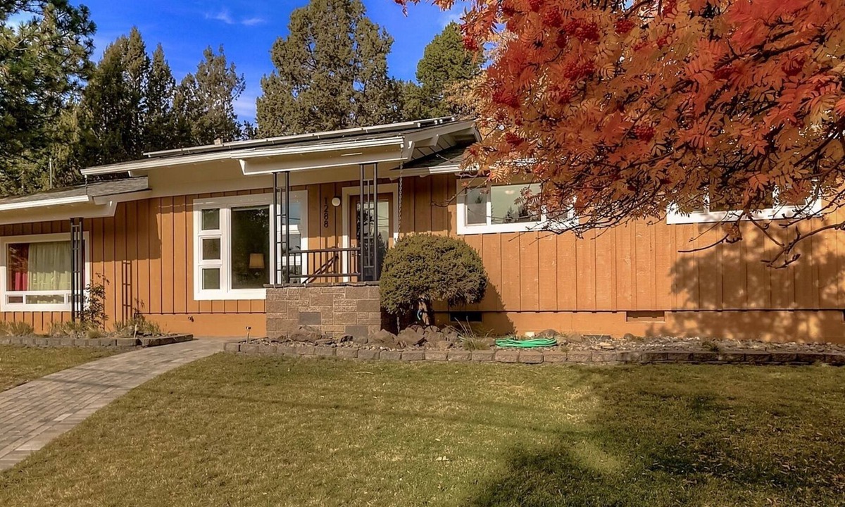 River West House | Spacious ranch style home snuggled in the West Hills neighborhood of Bend