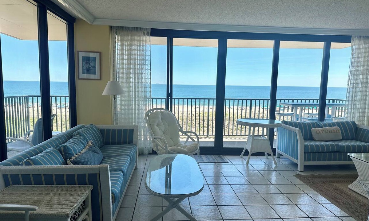 Sussex County Condo | Spacious Sea Colony ocean front condo, 3 bedrooms,2 bunk rooms 3 full baths