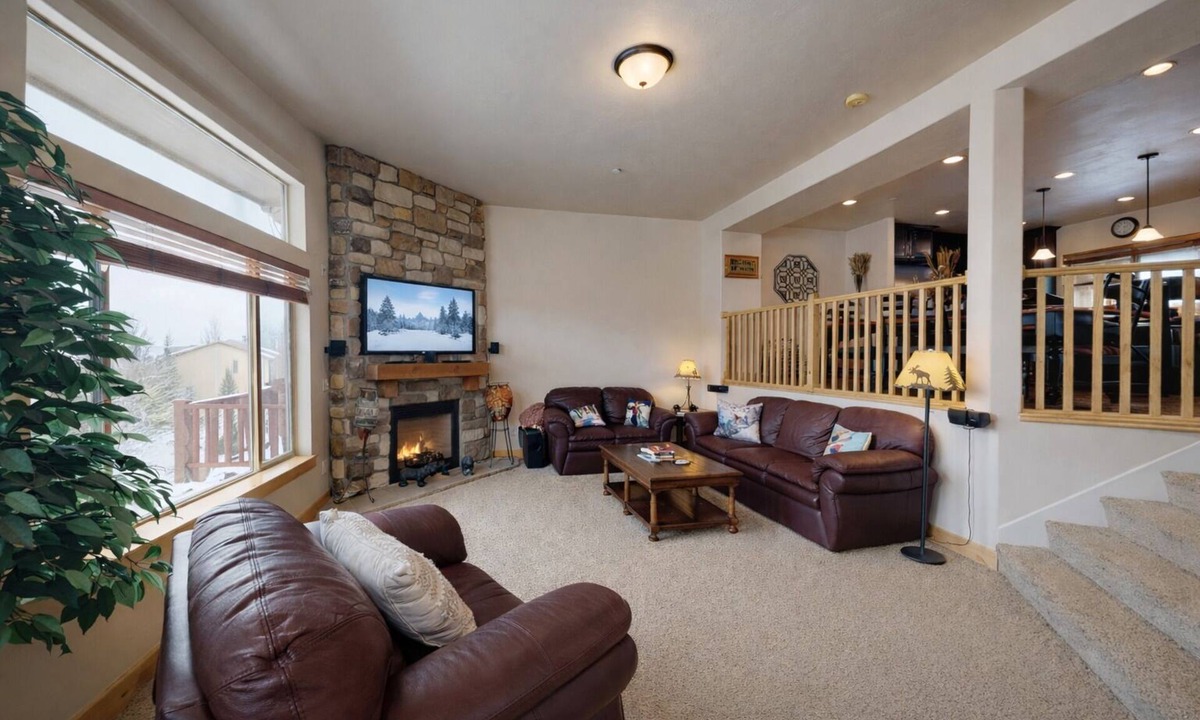 Bear Hollow Village Condo | Spacious Ski Retreat 5452 with Pool Hot Tub and Garage