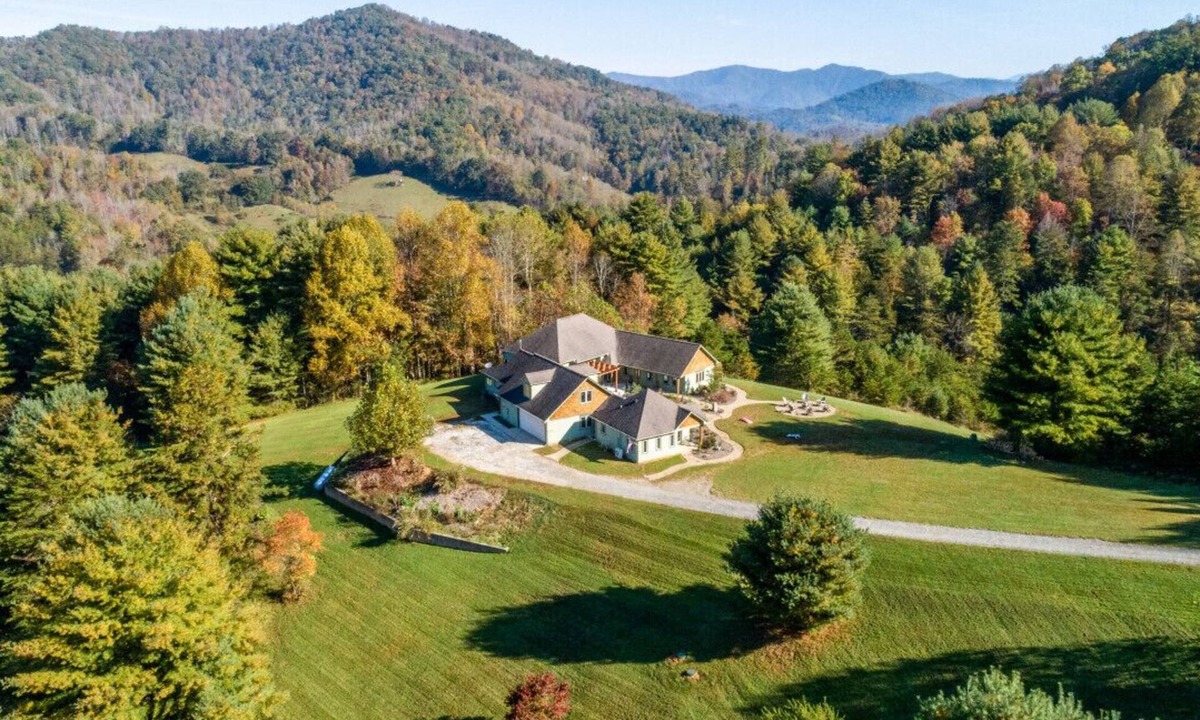 Marshall House | Spring in Mtns Villa at Stony Woods near Asheville Pet Friendly
