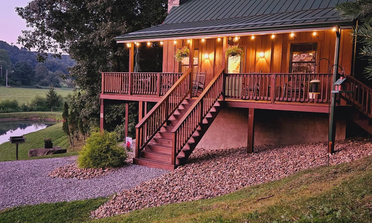 Newcomerstown Cabin | Springhaven Oasis Cabin