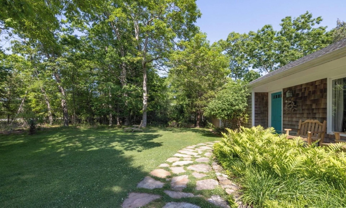 Springs House | Springs/Amagansett area. Walk to bay. Private/4 bedrooms