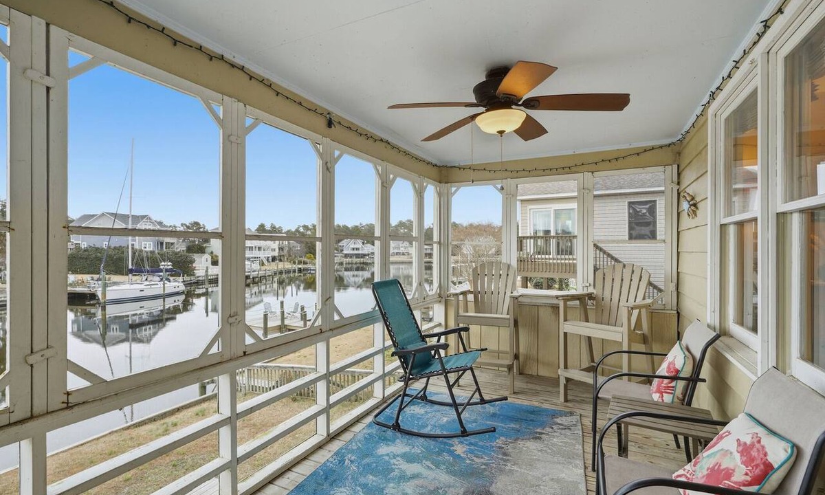 Colington Harbour House | Starfish Hideaway - Waterfront Getaway