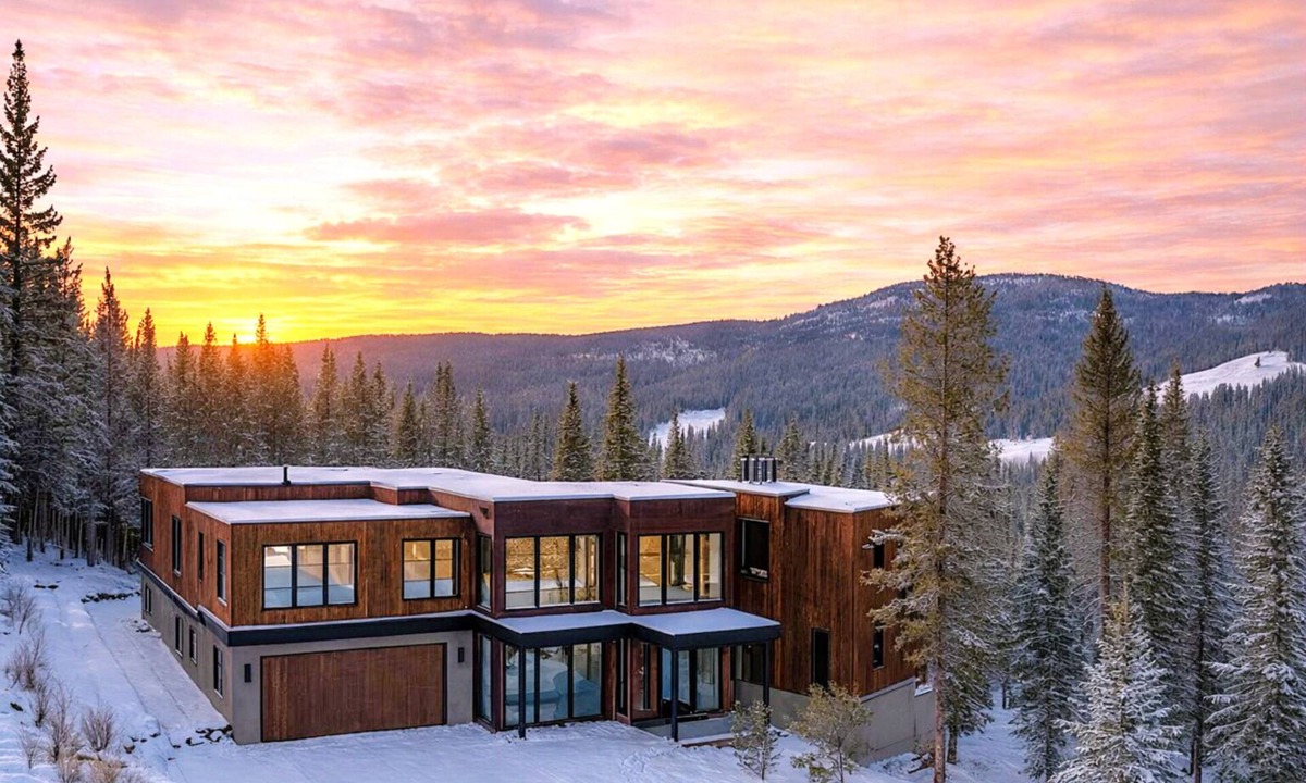 Copper Mountain House | Steps to slopes; 7,000 sq feet of Luxury, golf simulator, hot tub!