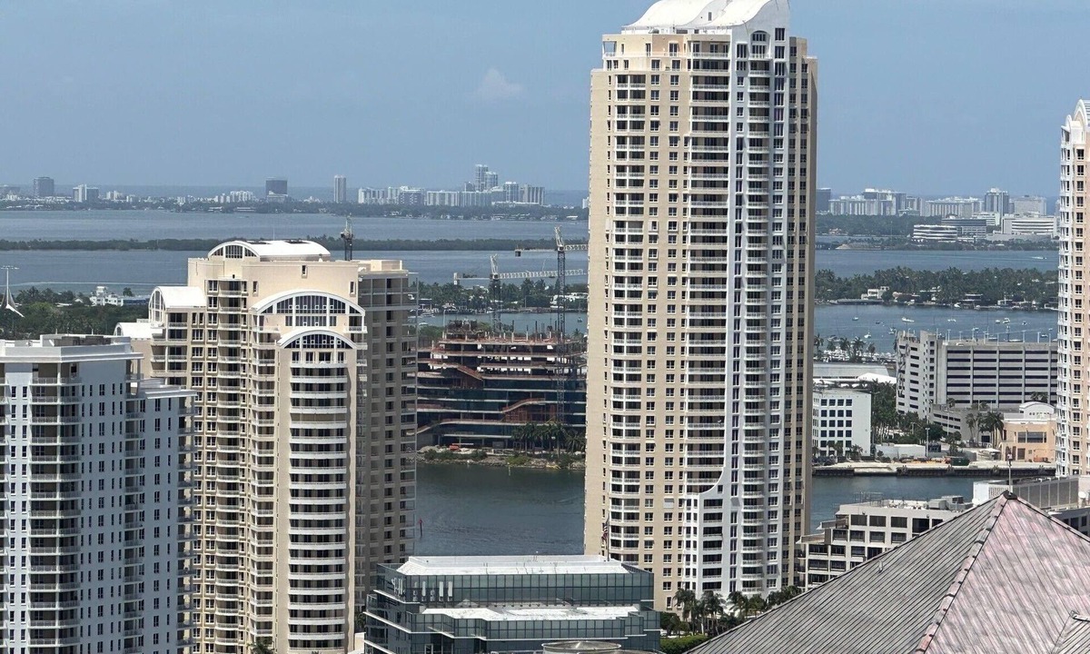 Brickell Condo | 🌴Stunning views from 42nd floor condo in Brickell. Free self-parking spot.