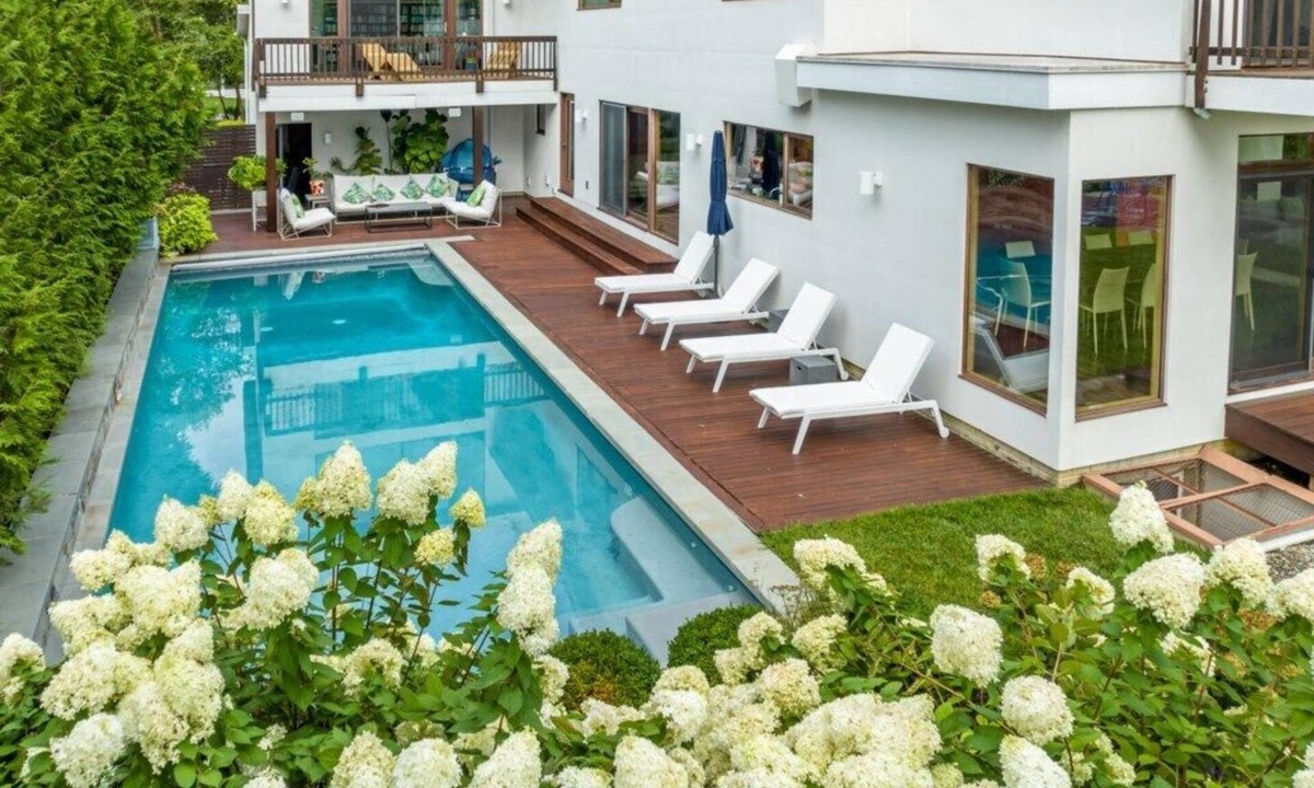 Hillsmere House | Stunning Waterfront Retreat w/Pool, Private Dock & Sauna Near Downtown Annapolis