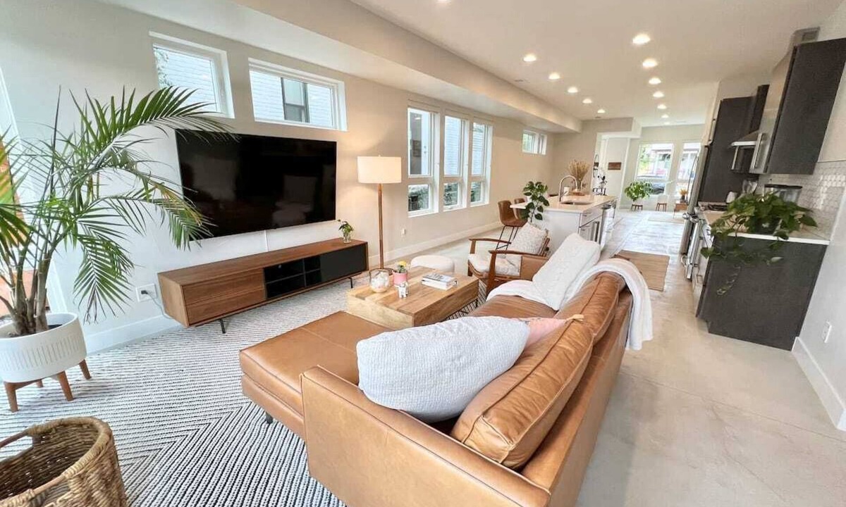 City Park West House | Stylish 4BR w/Rooftop + BBQ Walk to City Park Near Downtown and RiNo