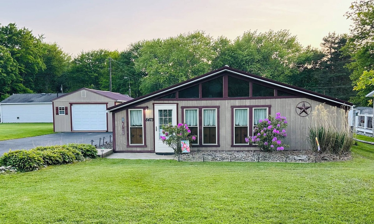 Pymatuning Central Cabin | Stylish Pymatuning Lakehouse – Walk to the Water