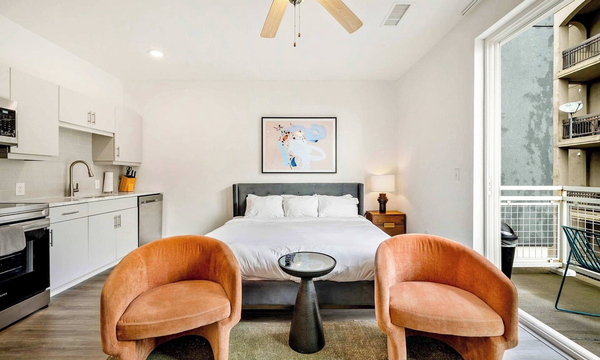 SoNo Apartment | Stylish Studio King Bed Downtown ATL