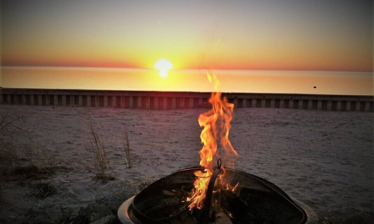 Avon House | 🌅Sunset Season Getaway + Special Welcome Treat for You and Your Pup 🐶