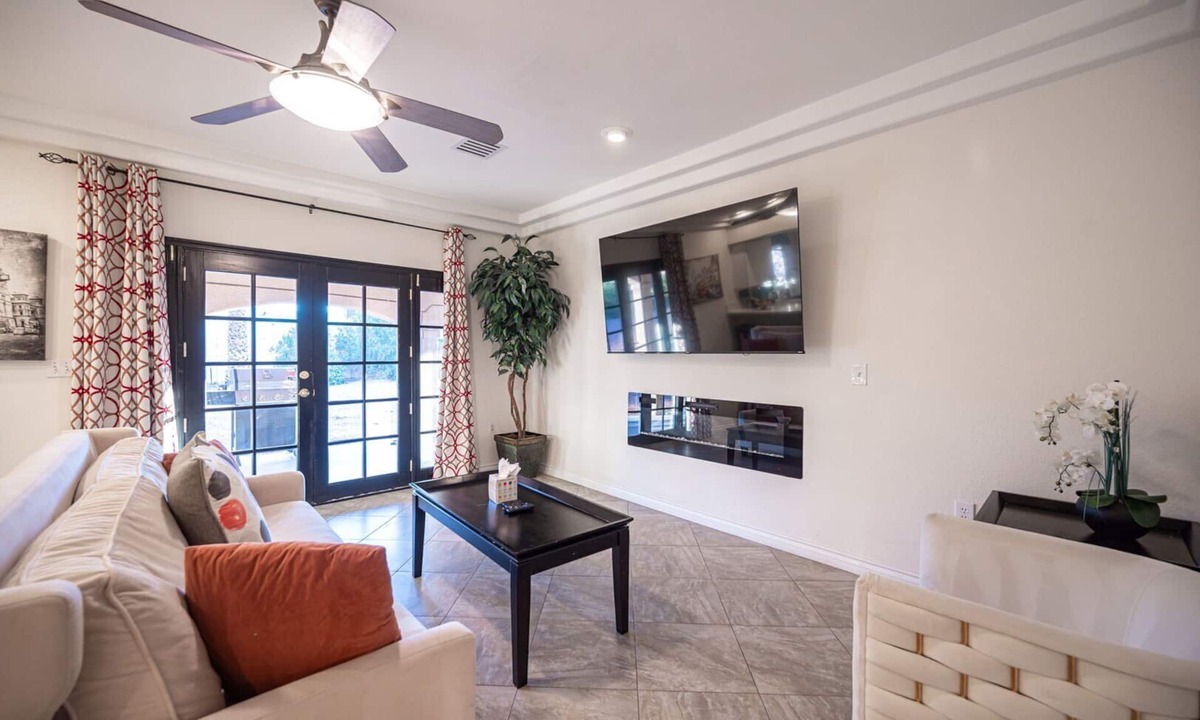 Pinto Palomino House | SVS: 4BD/3BA Private Las Vegas Home | Sleeps 8 | Near the Strip