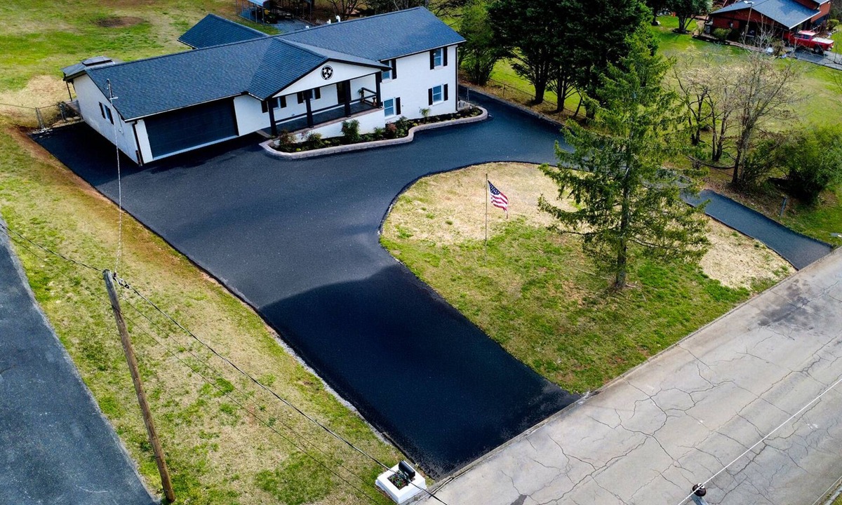 Maryville House | Tennessee Treasure at the Foothills of the Smoky Mountains. A Must See!