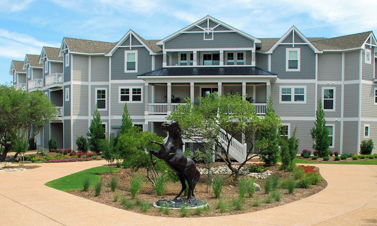 Corolla House | The Black Stallion 24BR for Corporate Retreats, Weddings, & Family Gatherings! Pets Stay Free!