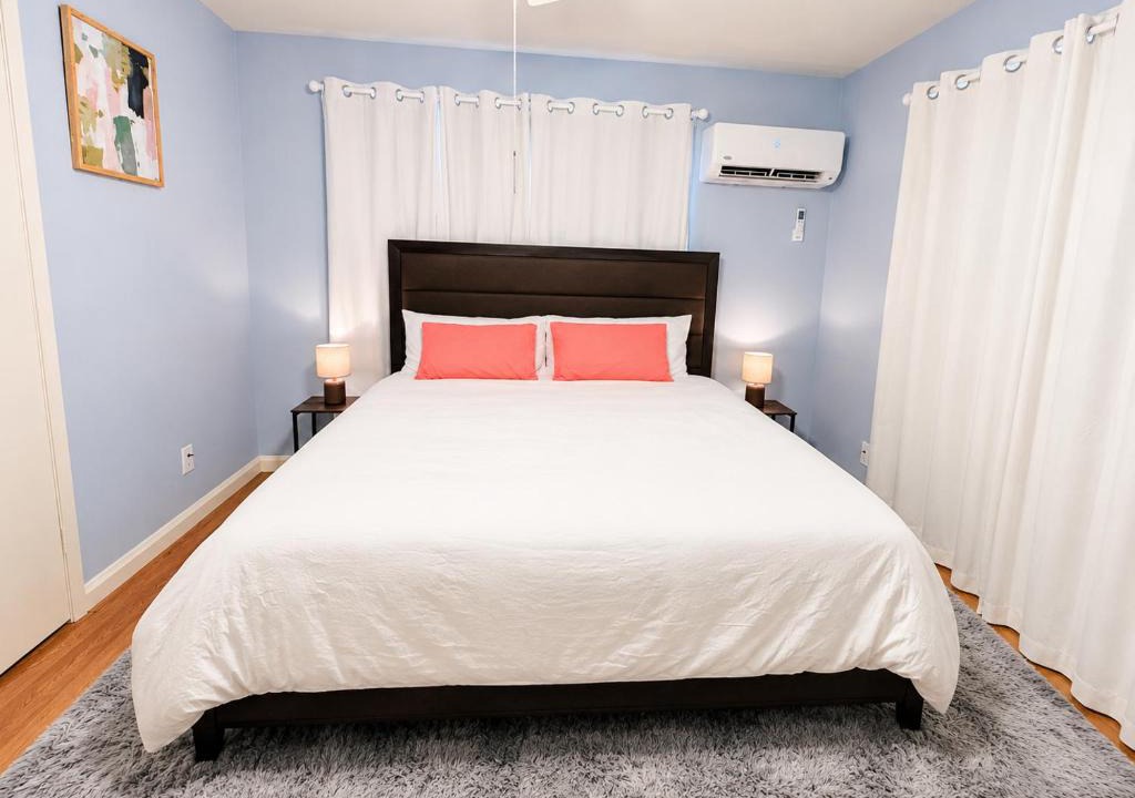 Glen Burnie House | The Charming Cozy 4BR, 2BA Getaway in Glen Burnie, Sleeps 9
