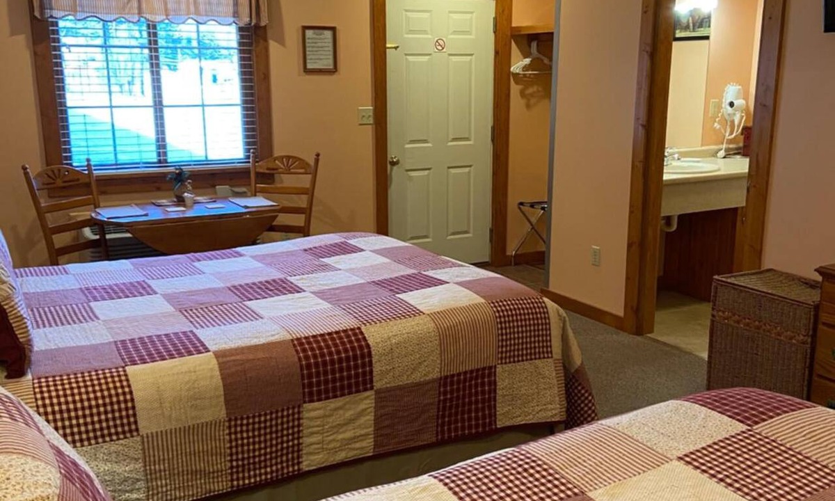 Thayerville Hotel | The Garrett Inn