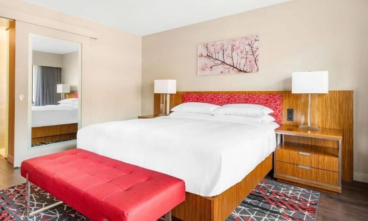 West End Hotel | Three 1BR King Suites | 0.5 Mi to Dupont Circle | Free Breakfast & Pool