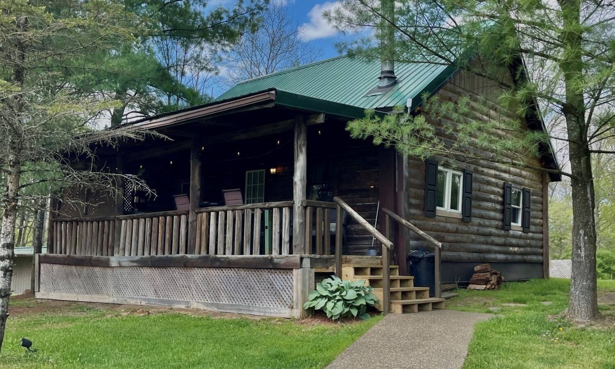 Old Washington Cabin | Timberline Cabins - The Wilmington Cabin - Hot tub, WiFi, Pets, Fireplace