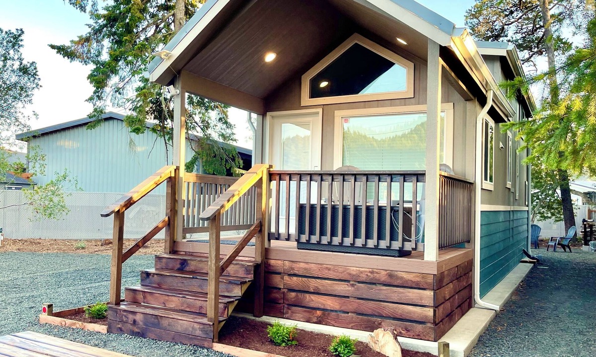 Lakeside House | Tiny Pines ~ Dunes nearby + Full hookup RV site