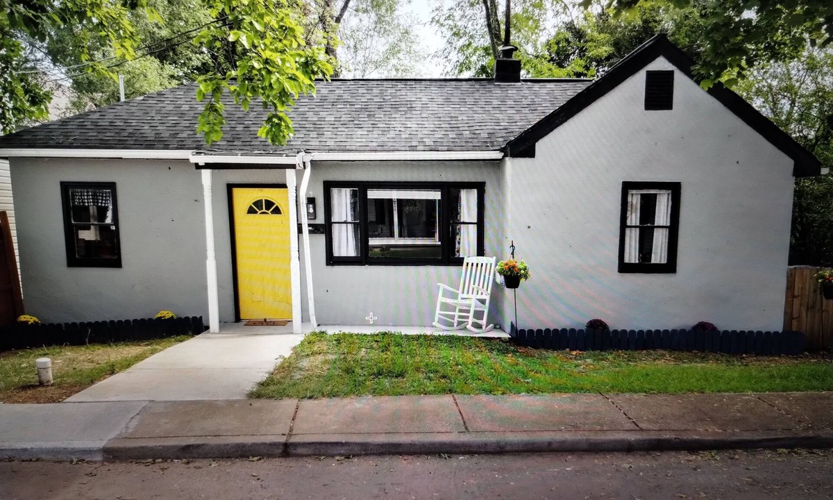 Front Royal House | Town Located Walkable Hiking Arcade & Firepit & Mini Golf