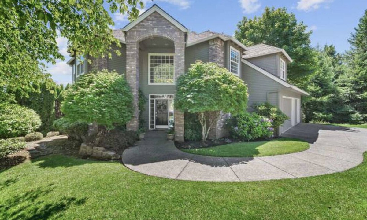 West Linn House | Traditional Large Family Home